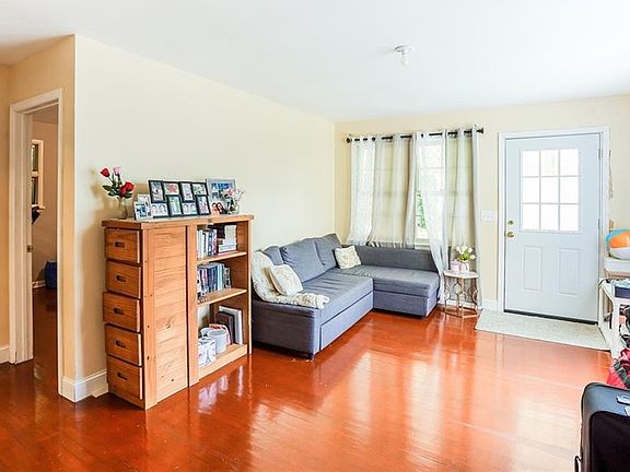 3rd image of 328 Walnut Ave