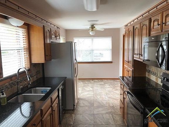 2nd image of 904 Elaine Dr