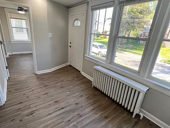 4th image of 4116 Laurel Ave #1