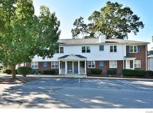 9170 Eager Rd, Saint Louis, MO