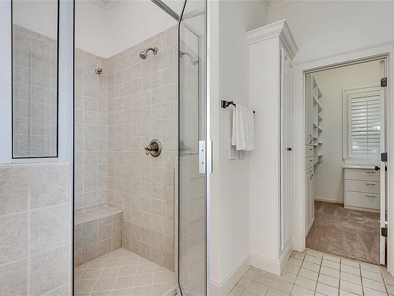 240 Lullwater Ct — Photo 32