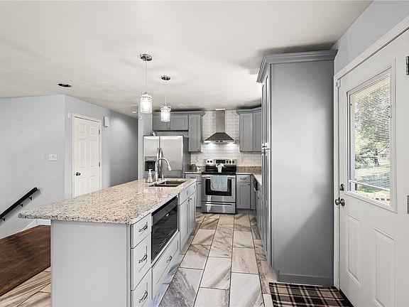 5th image of 337 Graceland Dr