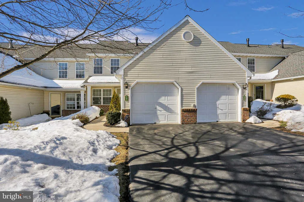 144 Hickory Ln photo 1