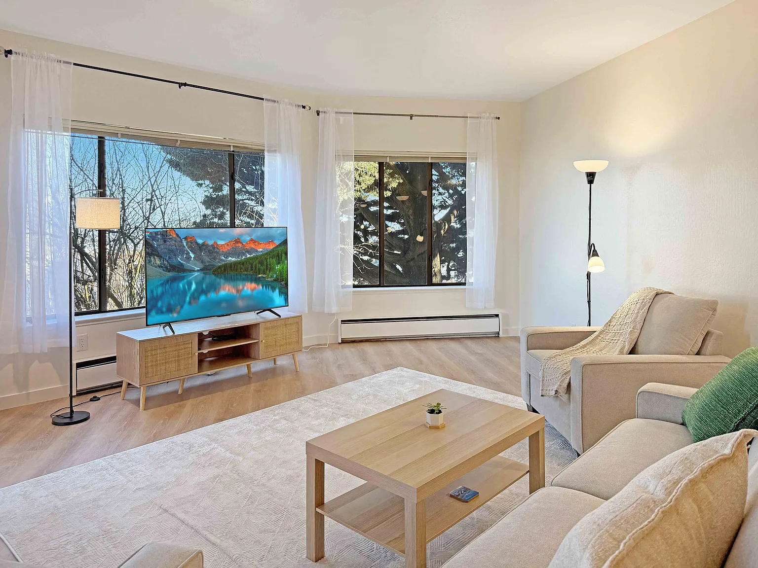 Studio, 750 sqft, $3,800 — Photo 2