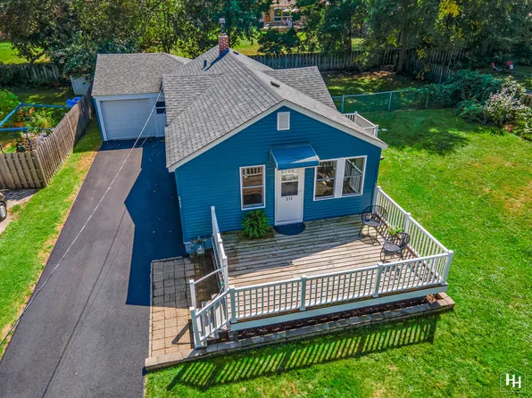 211 N River Rd, Fox River Grove, IL 60021