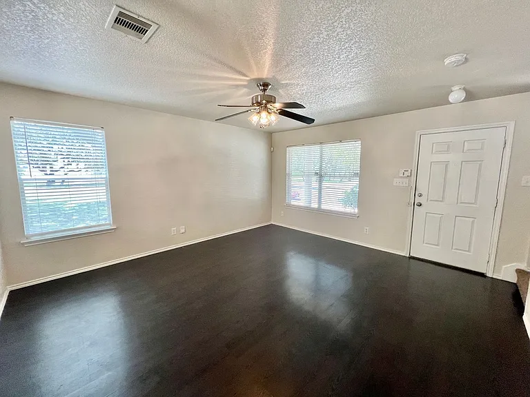 110 Jetlyn Dr — Photo 7