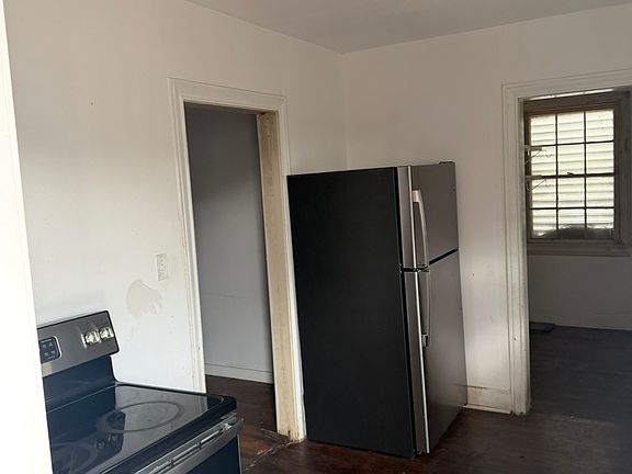 3rd image of 854 Oak Park Ave