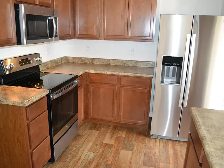 2410 Kilare Ln N — Photo 10