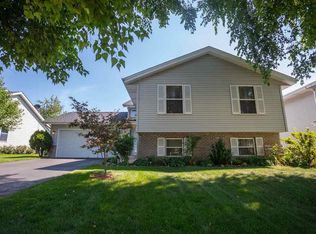 6445 Wicklow Close, Rockford, IL 61107