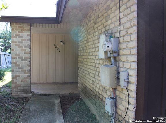 3rd image of 1307 Longmont St