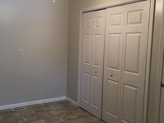 5th image of 608 Patty Dr APT A