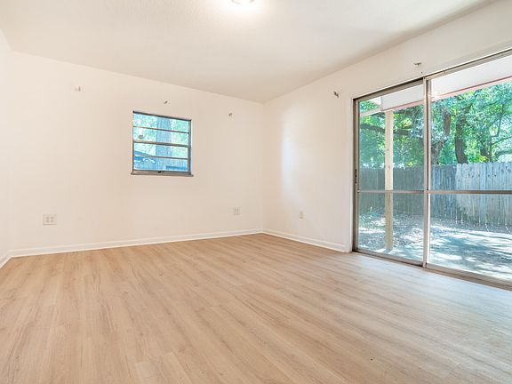 4th image of 133 Robinwood Dr
