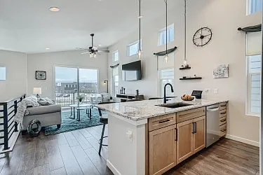 2 bed, 1300 sqft, $3,400 — Photo 4