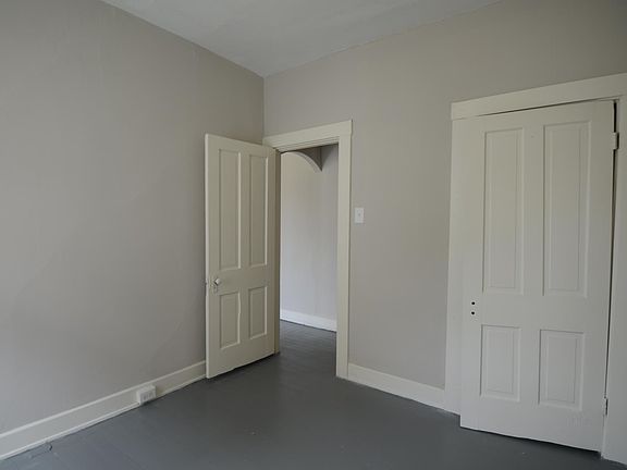 5th image of 2715 Harris Ave