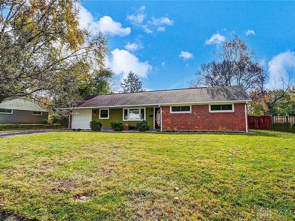1st image of 120 Blackstone Dr