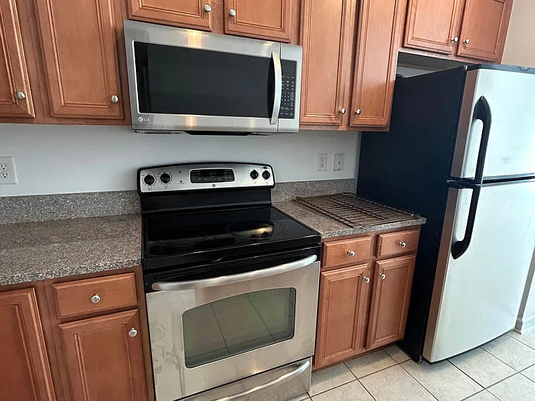2798 Howard Ave #D — Photo 9
