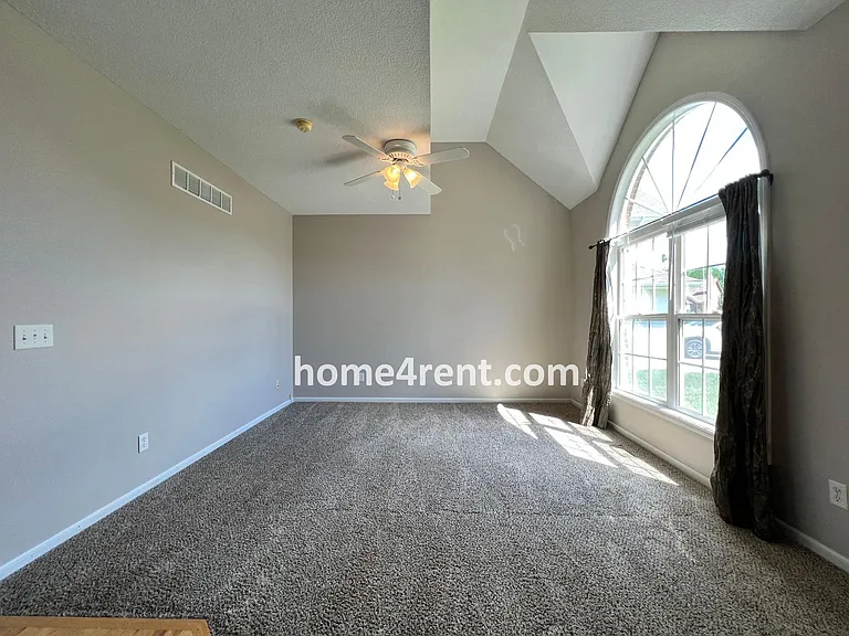 8310 NW 77th Ter — Photo 4