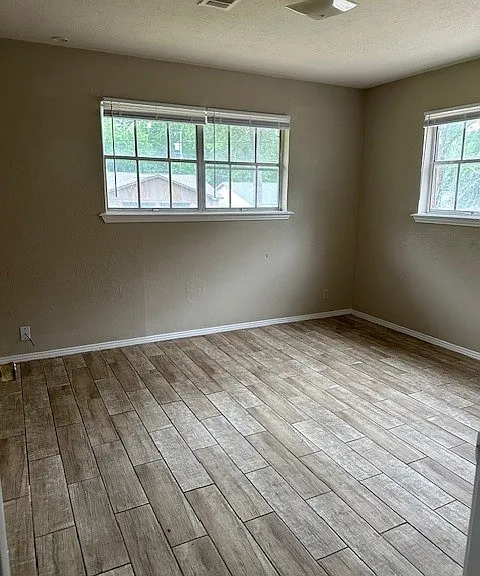 1213 W Hunt St — Photo 6