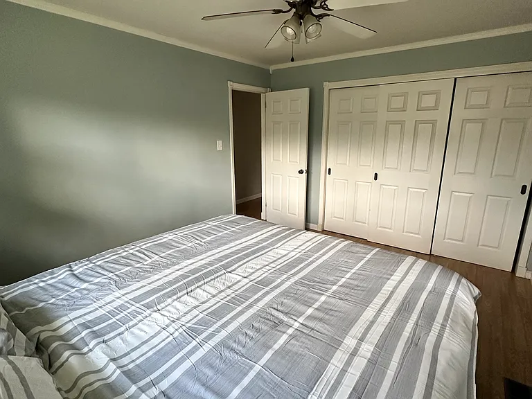 420 Hialeah Dr — Photo 8