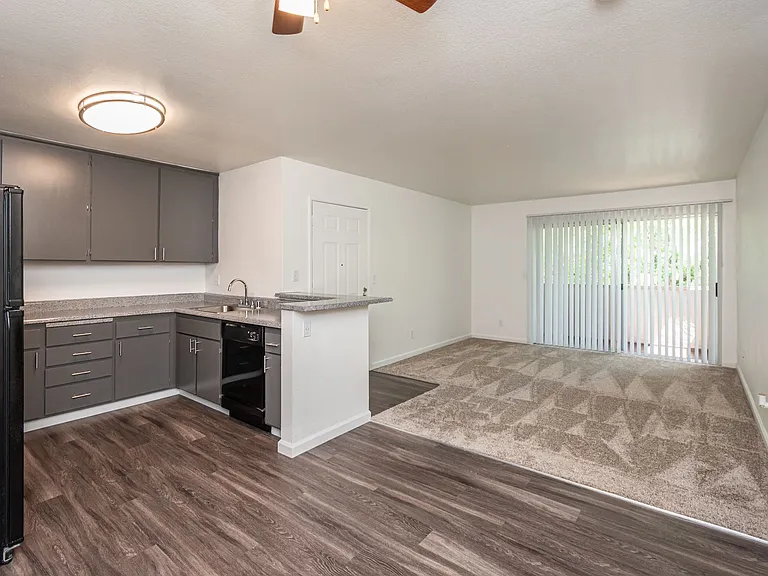 Carmel Pointe — Photo 31