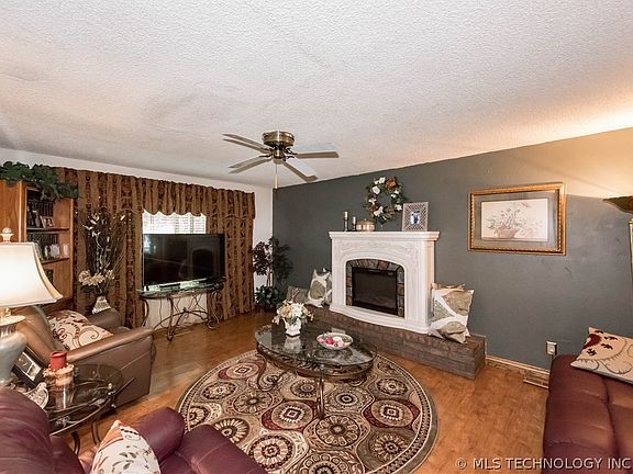 4th image of 26650 Joy Ave