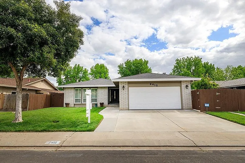 2412 Riedel Way photo 1