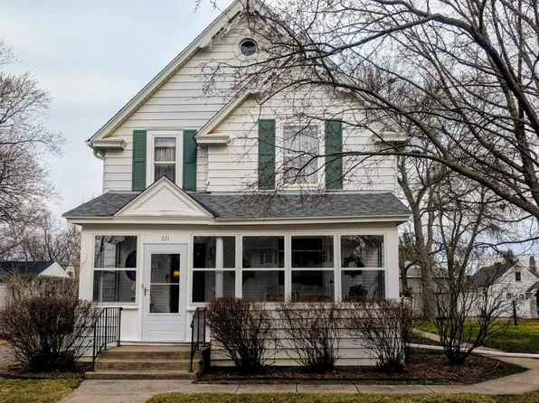 221 11th Ave N, Hopkins, MN 55343