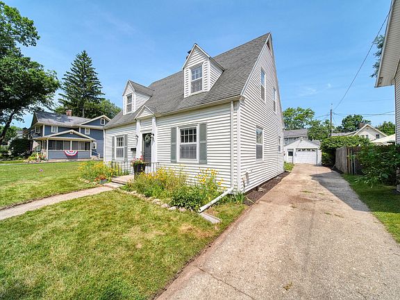 4th image of 716 Woodfield Dr
