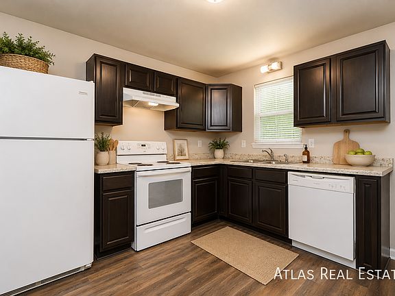 3rd image of 122 N Bluff Rd #151