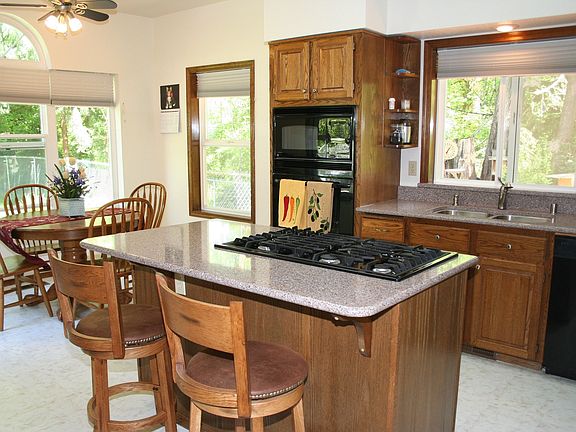 3rd image of 2330 Lorraine Dr SE