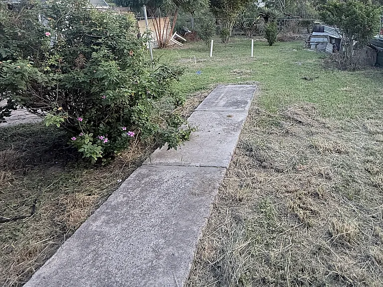 2305 Lusby St — Photo 4