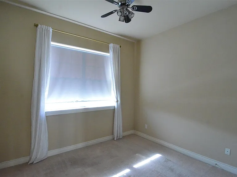 9006 Harbor Hills Dr E — Photo 15