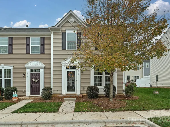 2832 Sand Cove Ct, Denver, NC 28037