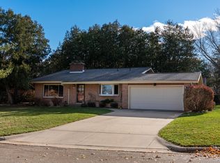 905 Hopkins Ave, Mount Pleasant, MI 48858