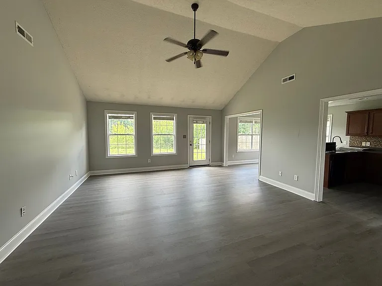474 Hilton Way — Photo 2