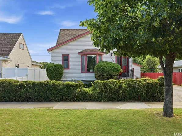 1229 Willow AVENUE, Moose Jaw, SK S6H 1H1