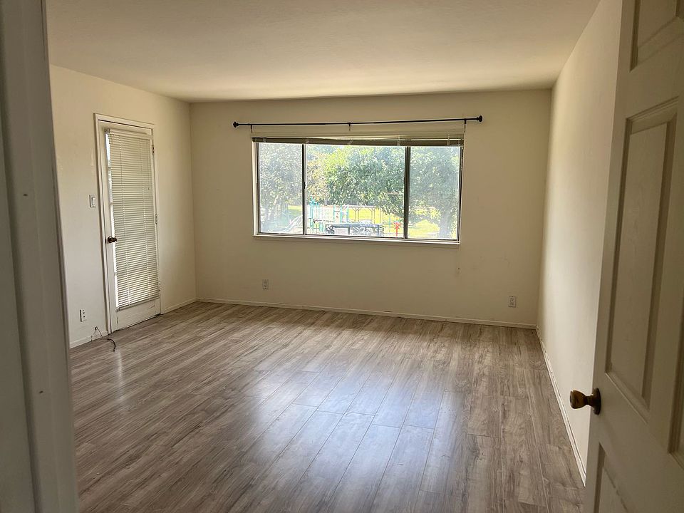 1st image of 891 Leigh Ave #4