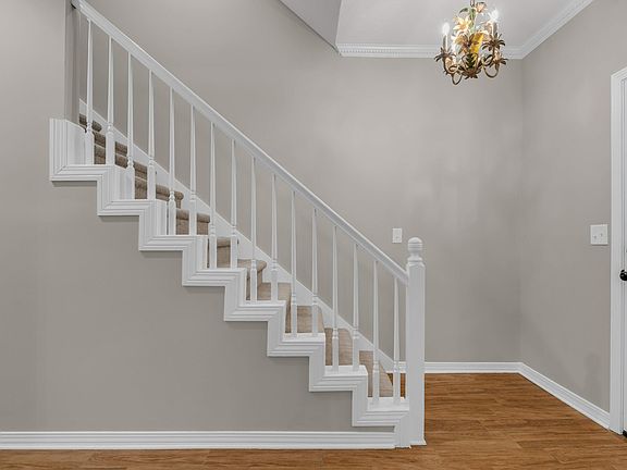 3rd image of 482 Northdale Dr