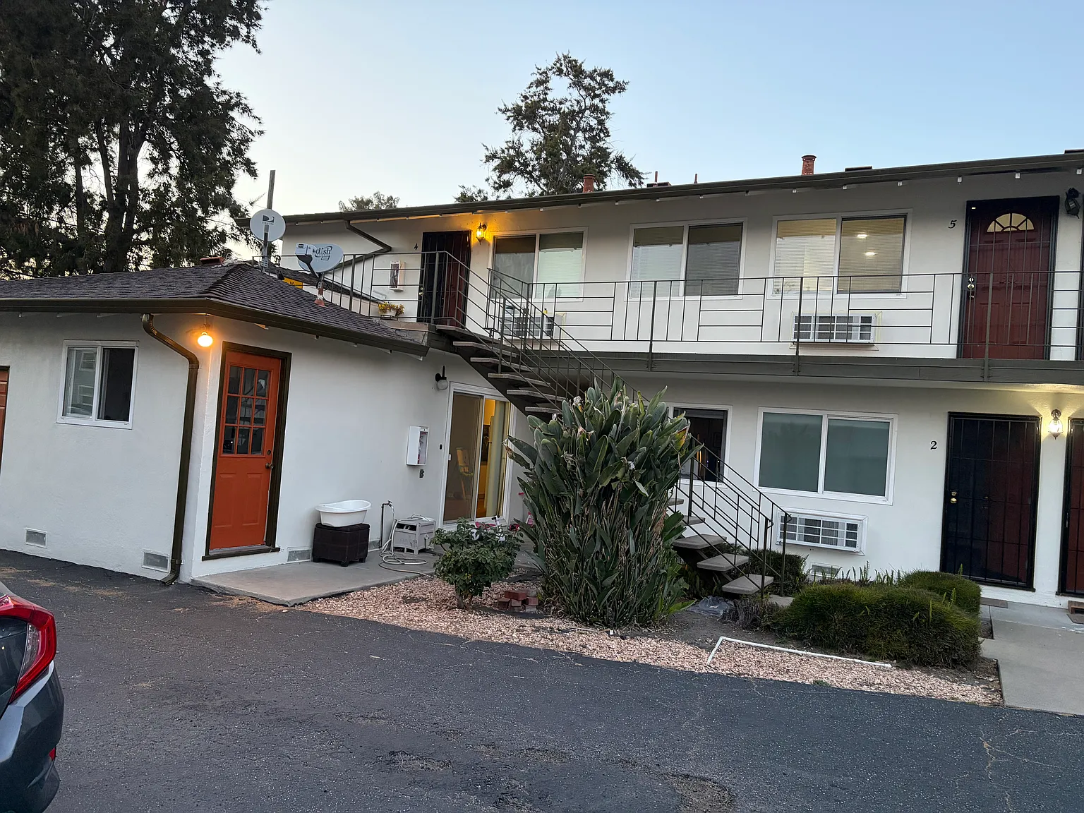682 Johanna Ave — Photo 3