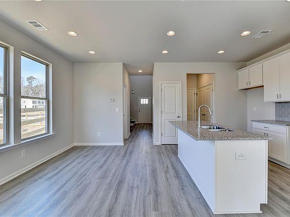 5th image of 2913 Cottage Ln