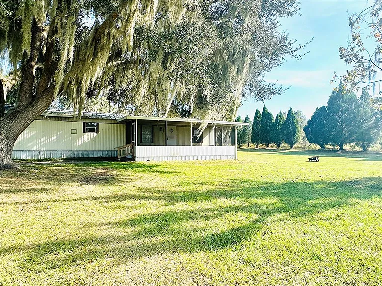 610 Grove Dr — Photo 2