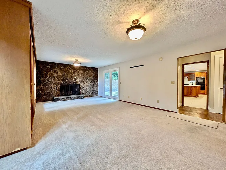 18132 Westview Dr — Photo 23