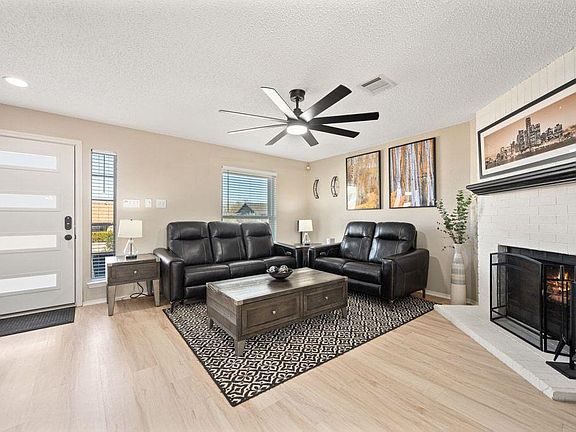 2nd image of 1506 Clearview Loop