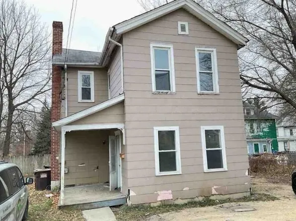 401 E Wyandotte St, Freeport, IL 61032