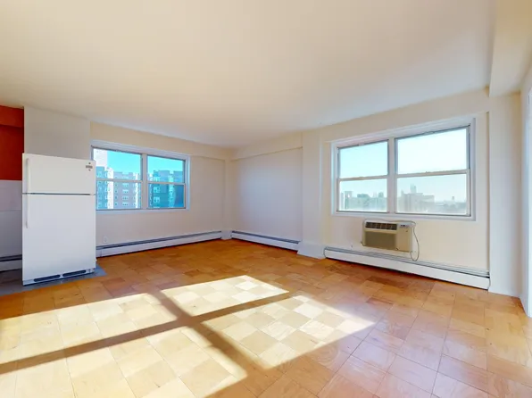 1380 Riverside Drive image 1 of 7