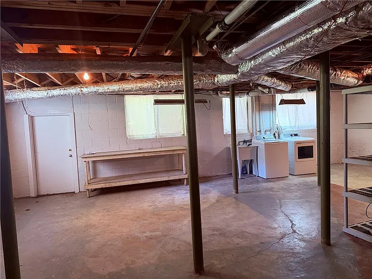 6651 Castleton Dr — Photo 39