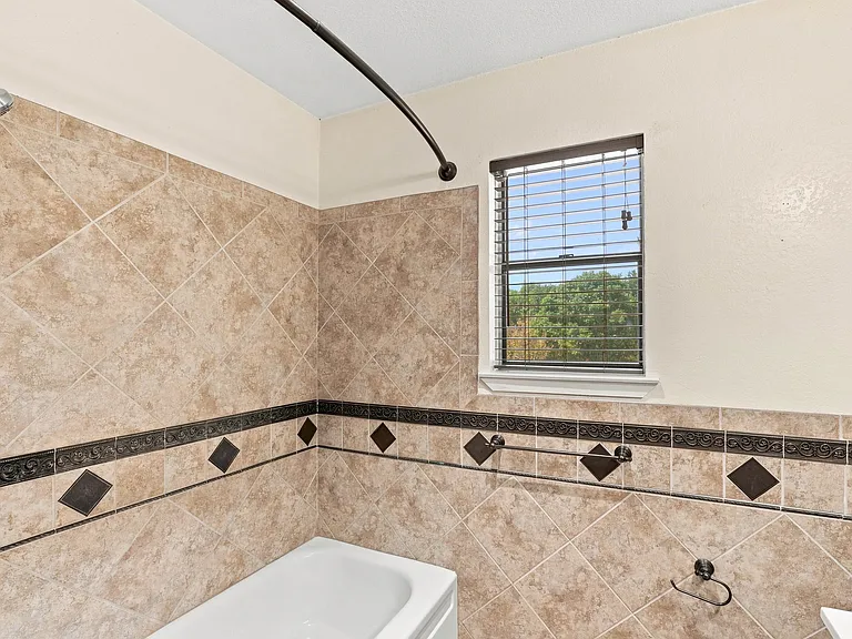 3251 Arbolado Calzada — Photo 23