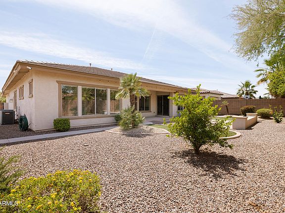 5th image of 372 W ASTER Drive
