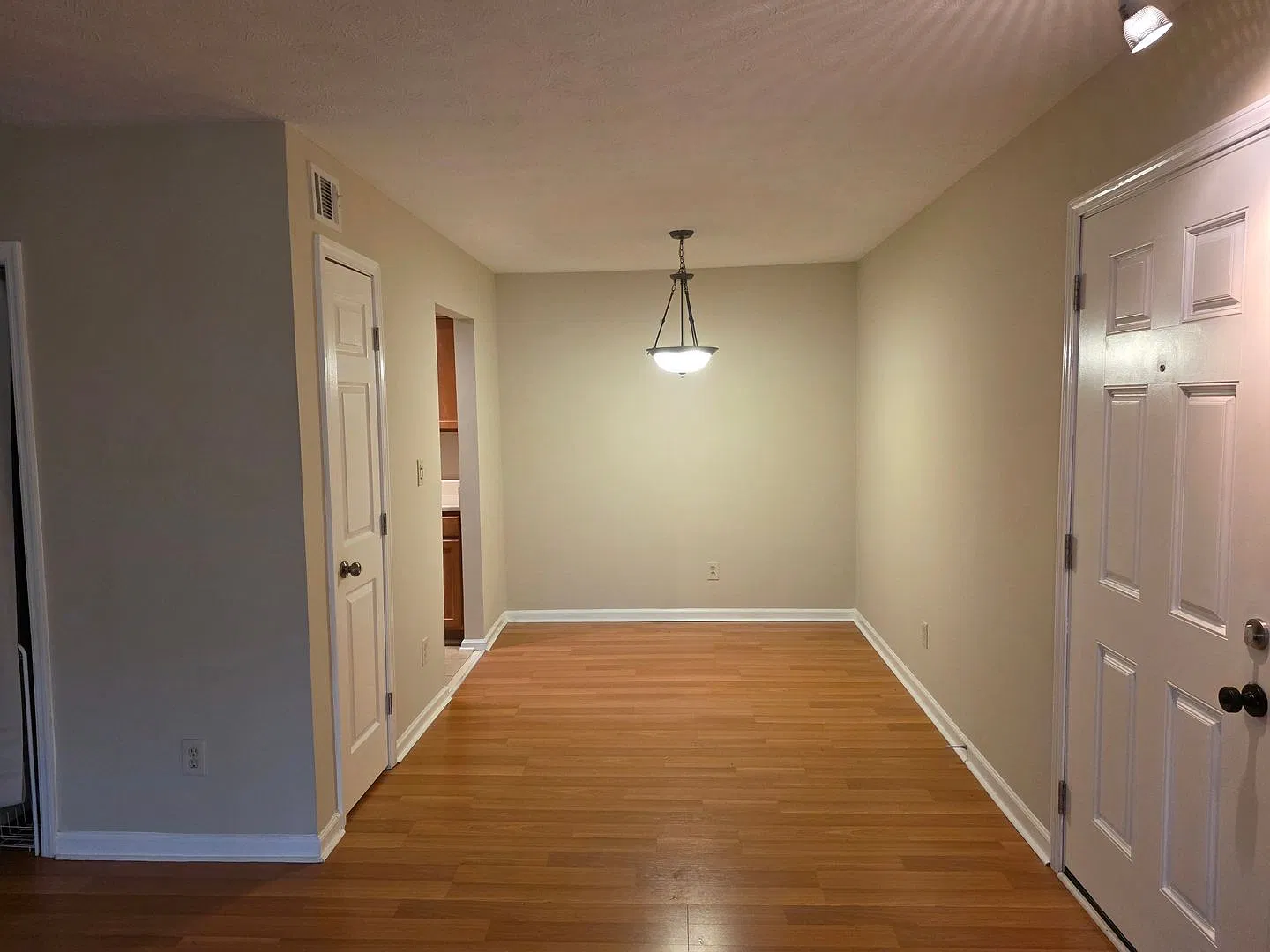 Rare 2 bed 1 bath condo located in Vinings View — Photo 3
