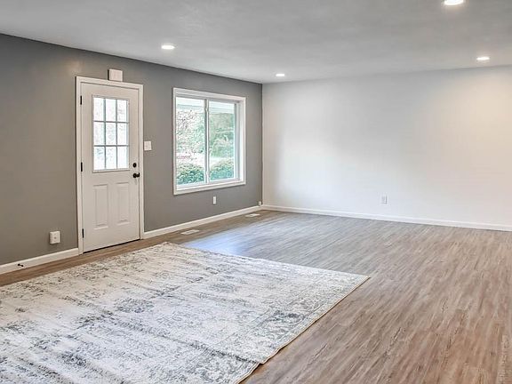 2nd image of 3470 Lawndale Dr